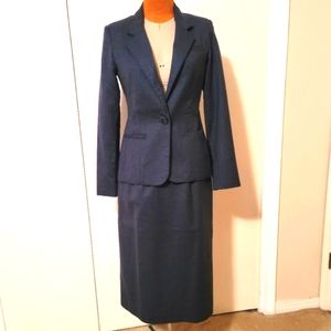 Towner Dark Navy/Gray wool suit  Sz 8 skirt, Sz 6 jacket